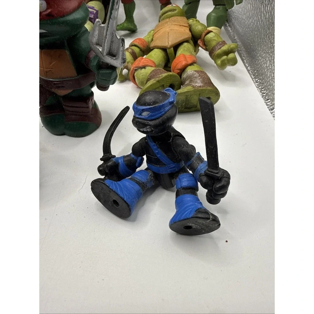 LOT 20‎ TEENAGE MUTANT NINJA TURTLES ACTION FIGURES